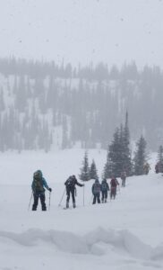 Raquette à neige avec Brock Carlton et son équipe
